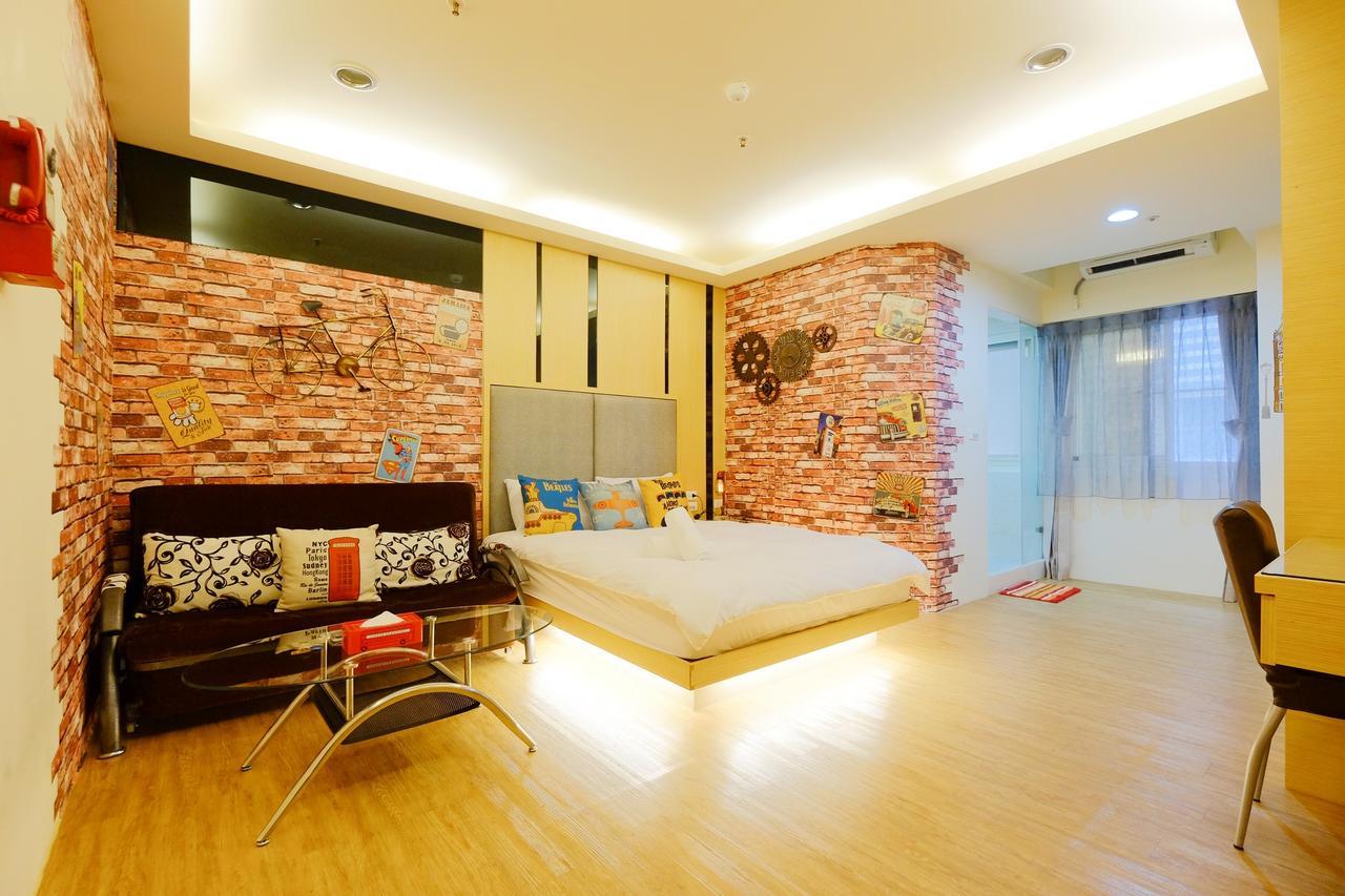 Color Fun Inn Kaohsiung Exterior foto