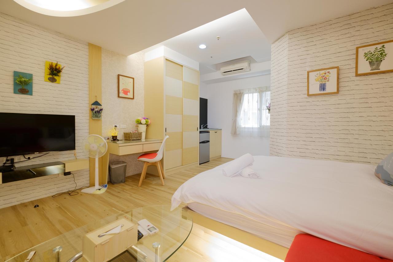 Color Fun Inn Kaohsiung Exterior foto