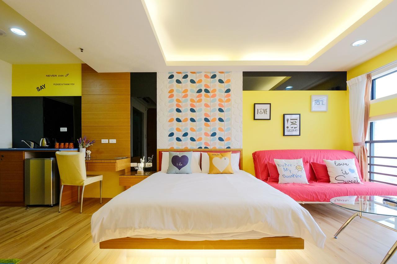 Color Fun Inn Kaohsiung Exterior foto
